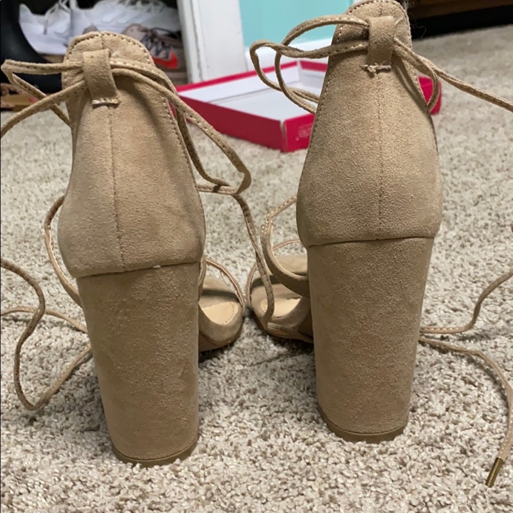 Heels - Picture 4 of 4